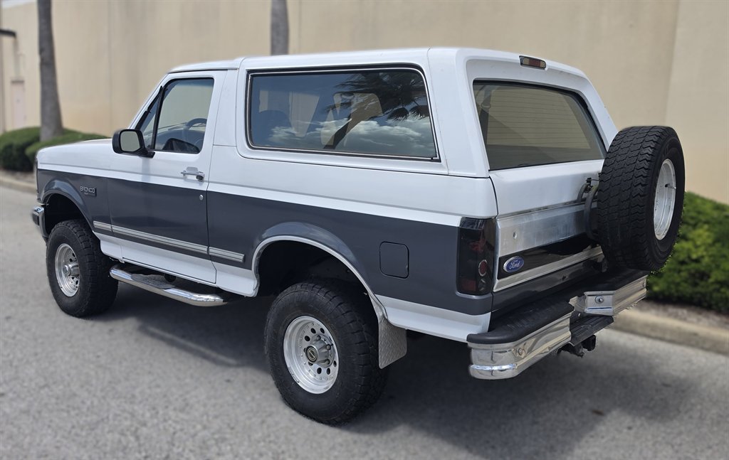 1993 Ford Bronco - Photo 7