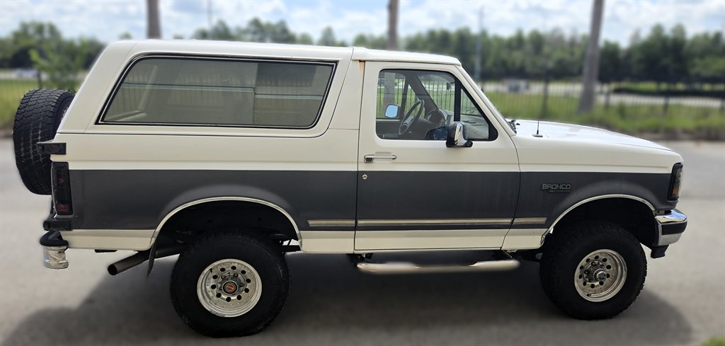1993 Ford Bronco - Photo 10