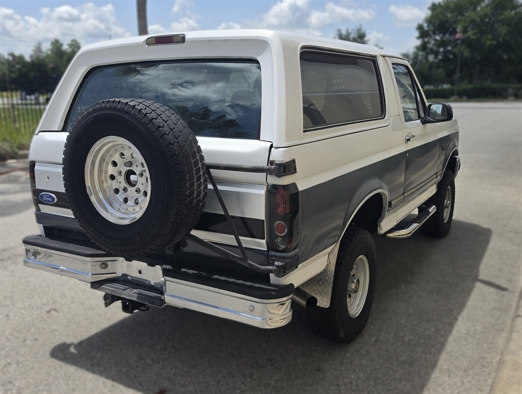 1993 Ford Bronco - Photo 9