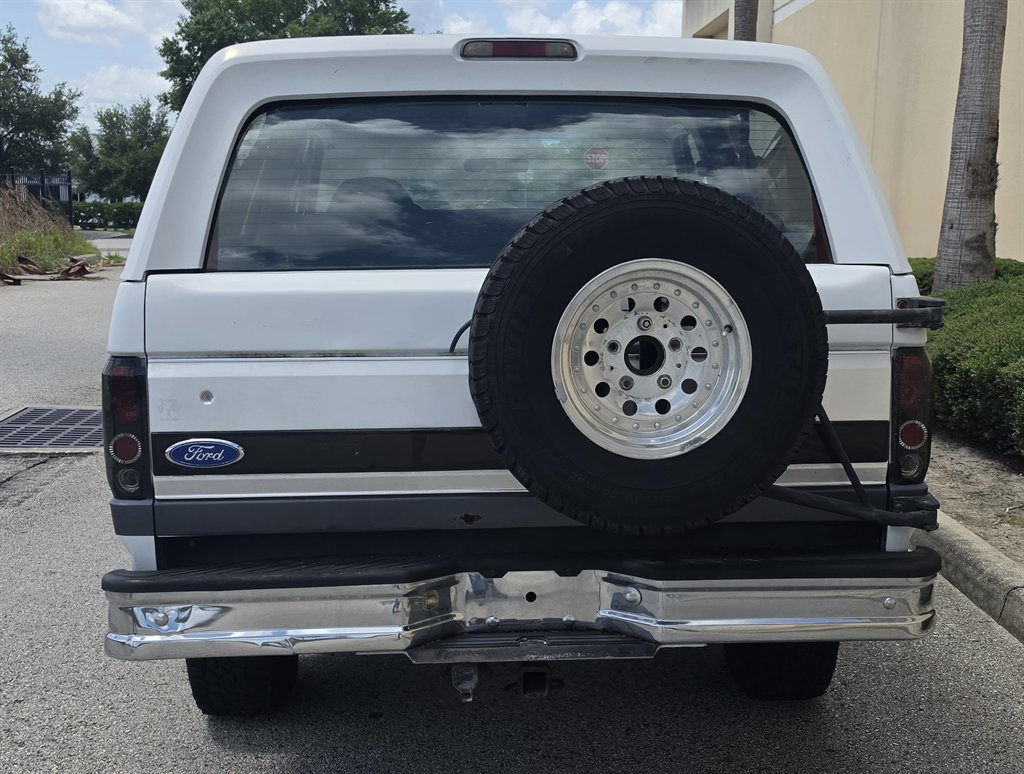 1993 Ford Bronco - Photo 8