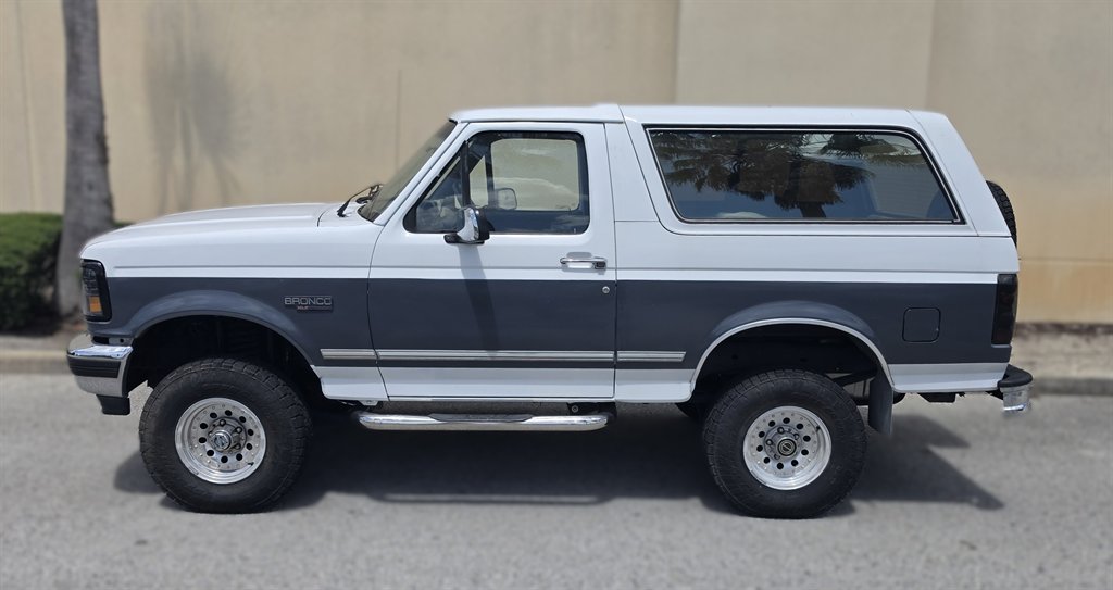 1993 Ford Bronco - Photo 6