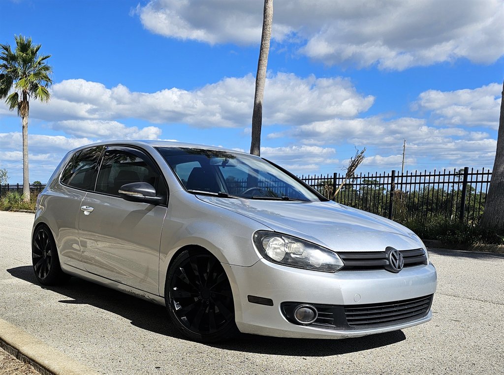 2011 Volkswagen Golf Base's photo