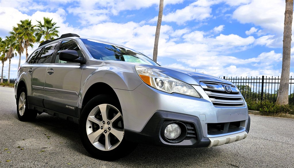 2013 Subaru Outback Limited's photo