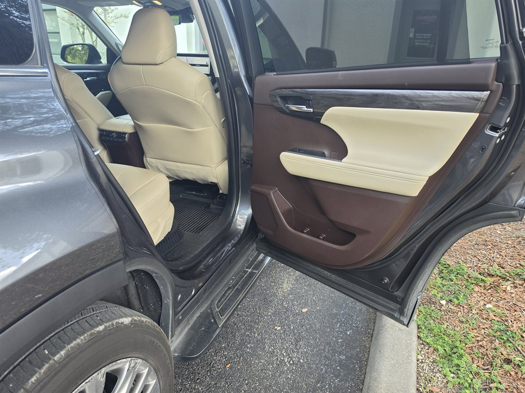 2020 Toyota Highlander Platinum - Photo 33