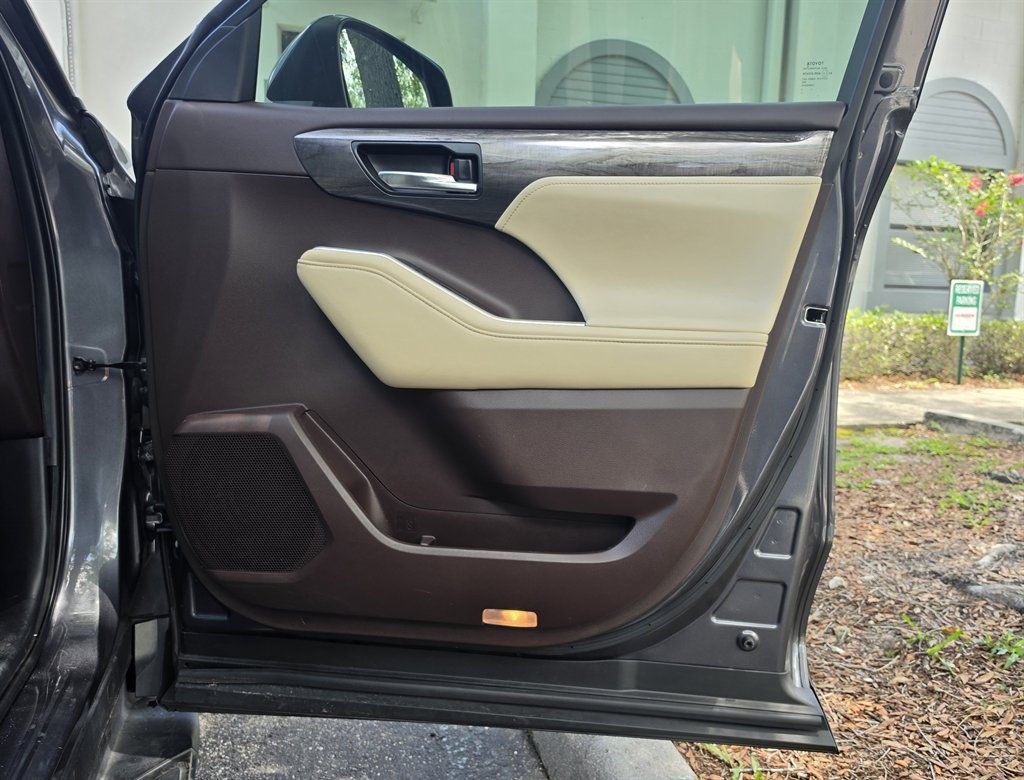 2020 Toyota Highlander Platinum - Photo 38