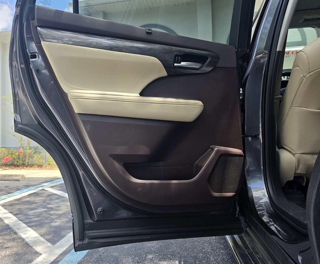 2020 Toyota Highlander Platinum - Photo 24