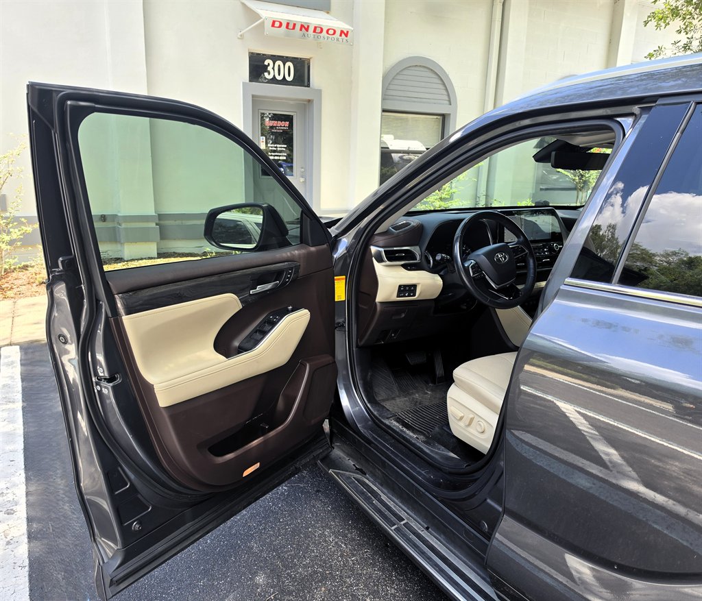 2020 Toyota Highlander Platinum - Photo 14