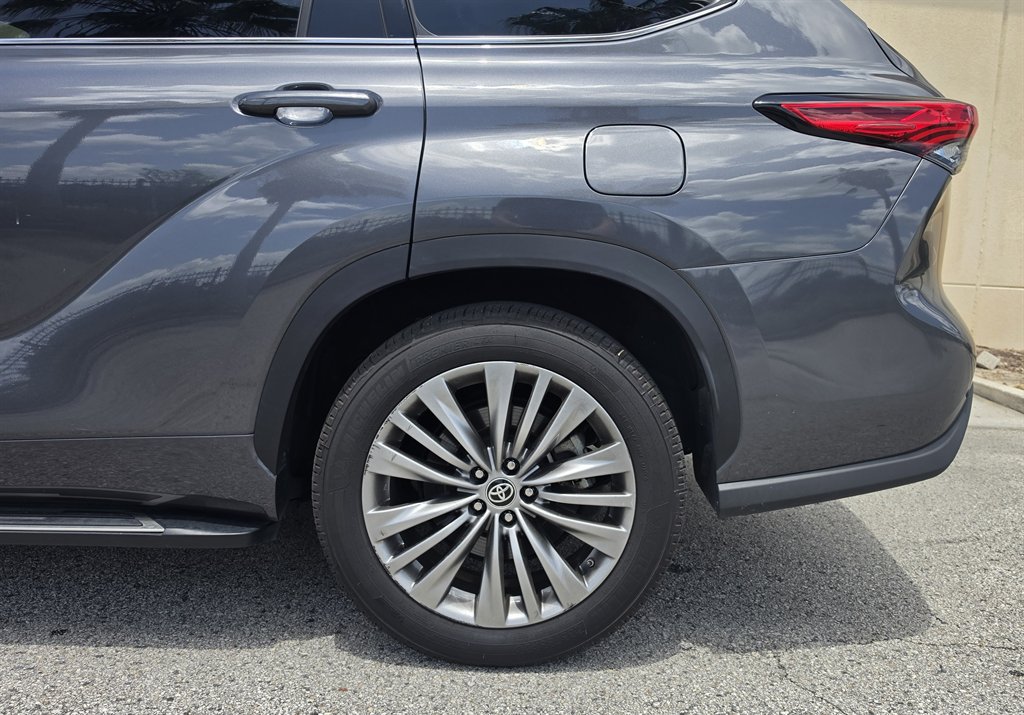 2020 Toyota Highlander Platinum - Photo 13