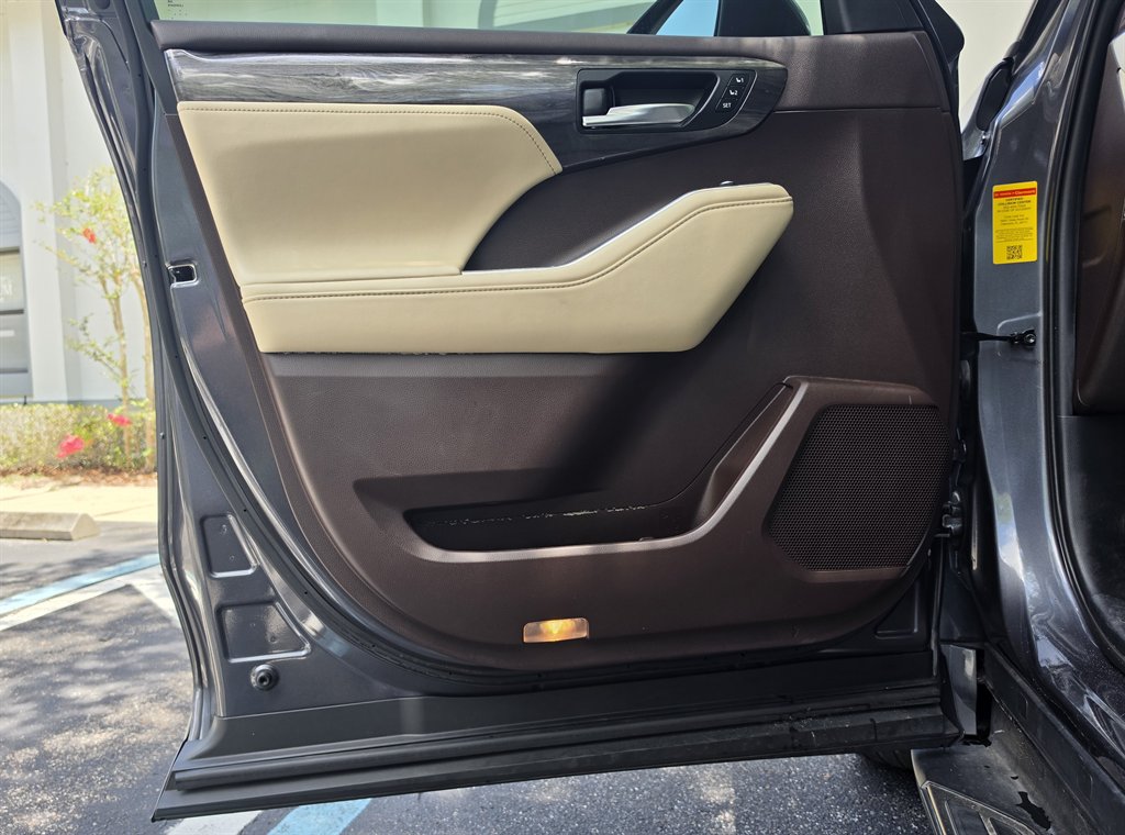 2020 Toyota Highlander Platinum - Photo 15