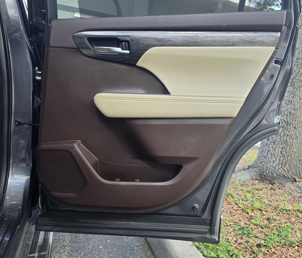 2020 Toyota Highlander Platinum - Photo 34