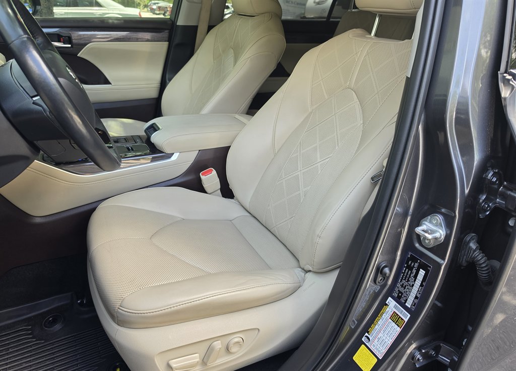 2020 Toyota Highlander Platinum - Photo 17